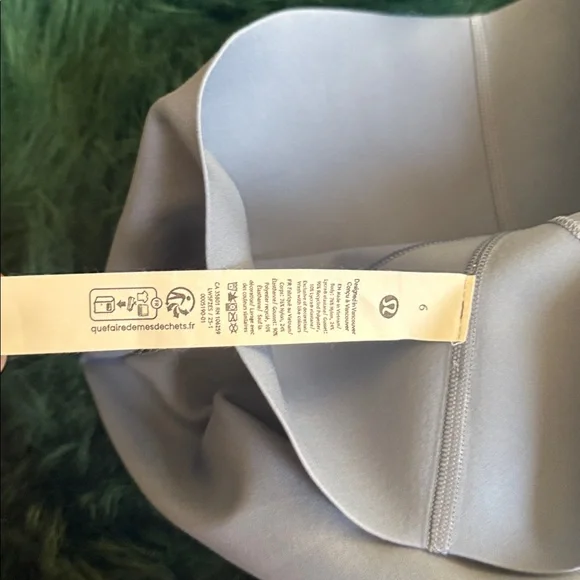 Lululemon Glow Up Super-High-Rise Tight 23" Washed Denim Women's Size 6 - Picture 6 of 6